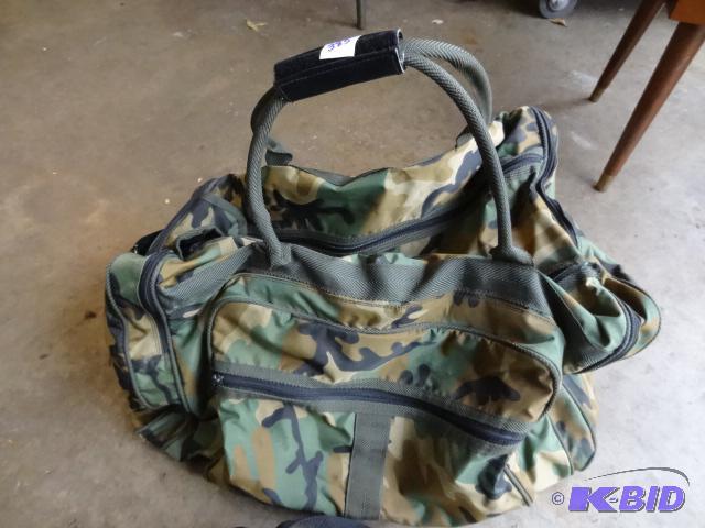 lot 385 image: Camo duffle bag....