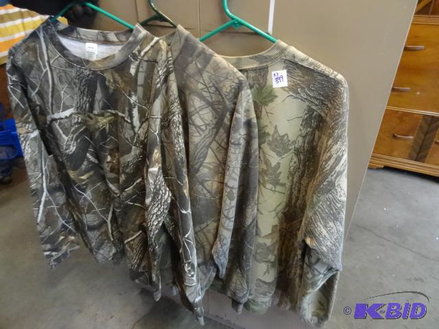 lot 399 image: 3 camo sweatshirts. X large...