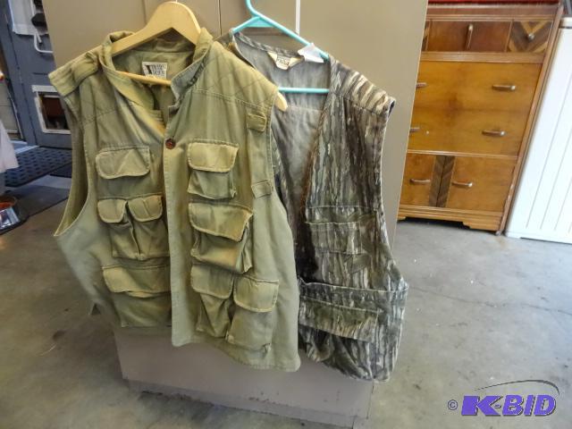 lot 402 image: Double Xx hunting vest and XL...