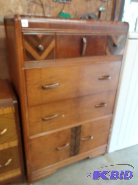 lot 412 image: Vintage wood dresser. 3 drawers and 2 doors o...