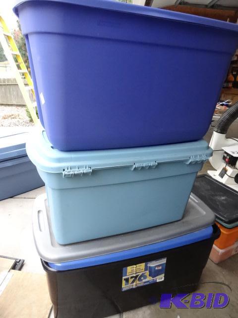 lot 439 image: 3 totes. 28 gal and 176 Qt with lids...