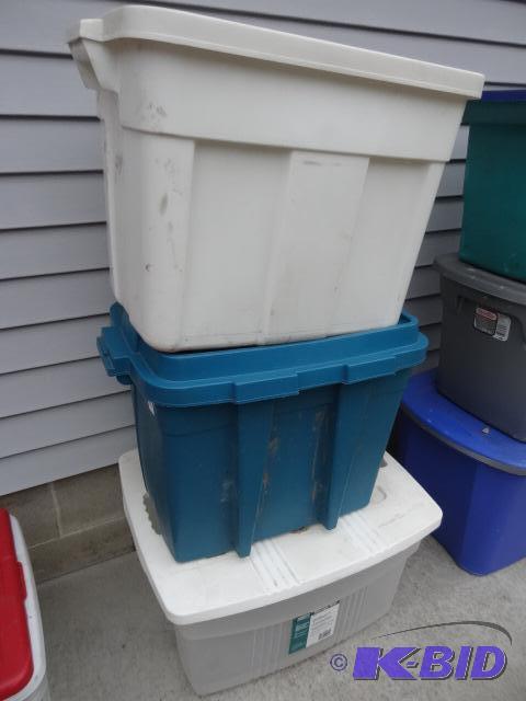 lot 443 image: 21 gal totes, and 15 gal totes with lids...