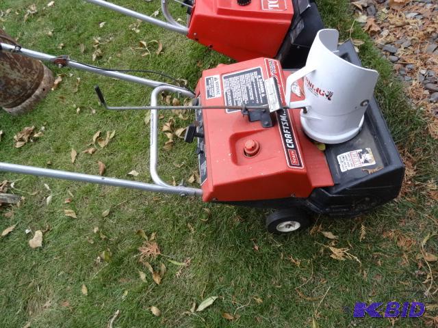 lot 46 image: Craftsman 3 HP 20" width snowblower. Goo...