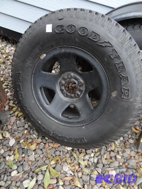 lot 58 image: P24570R15 tire. New. 5 hole rim...
