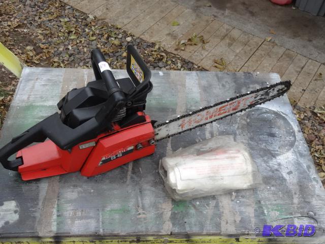 lot 68 image: Homelite CS-40 18" chain saw. Runs...