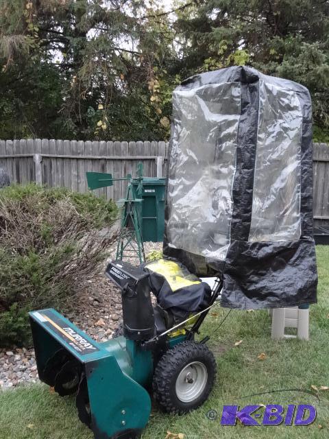 lot 8 image: Murray ultra 27" snowblower. With cab an...