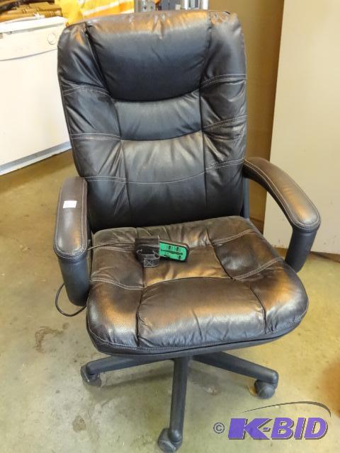 lot 84 image: Massaging office chair on wheels. Includes po...