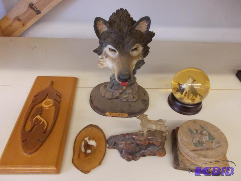 lot 22 image: Box Lot of Wolf Collectables...