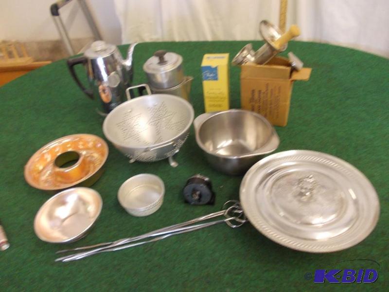 lot 31 image: Box Lot of Kitchen Wares...
