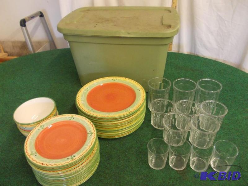 lot 33 image: Pfaltzgraff&nbspGarden Sunrise 10 Dinner Pla...