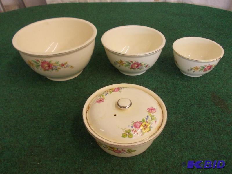 lot 41 image: Kitchen Kraft Vintage Bowl and Casserole Set&...