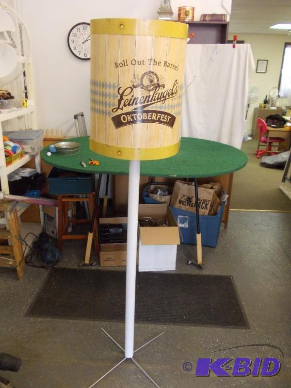 lot 47 image: Cardboard Leinenkugels Oktoberfest Lamp Look...