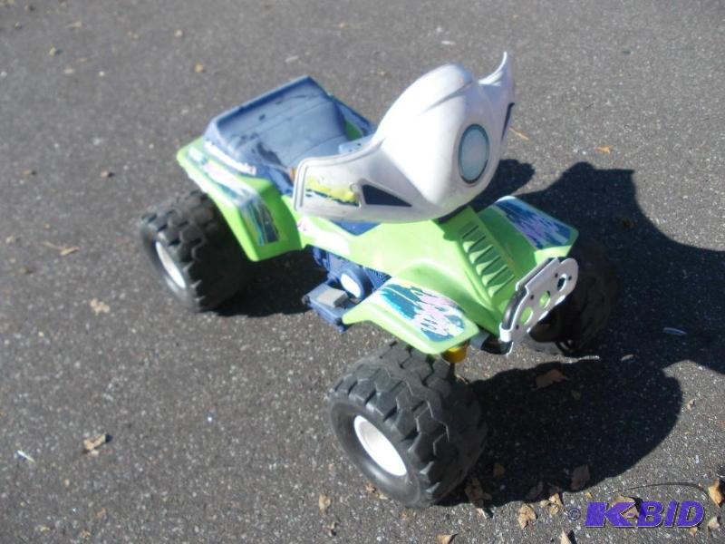 lot 5 image: Kawasaki Power Wheels (has battery, unable to...
