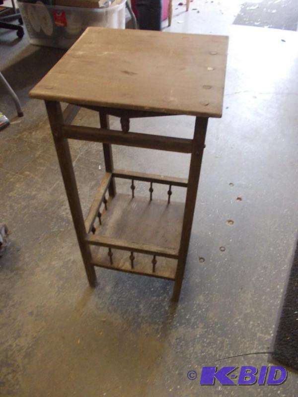 lot 56 image: Vintage 15" x15" X 31" Table...