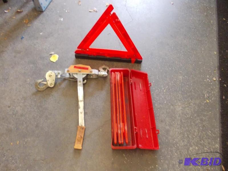lot 72 image: 3-Safety Triangles, Come Along...