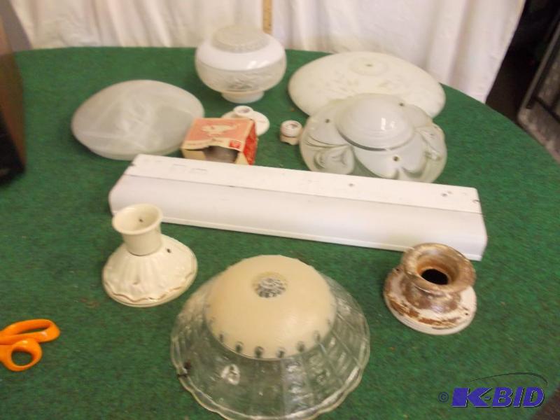 lot 81 image: Lot of Assorted Light Fixtures Ceiling Light...