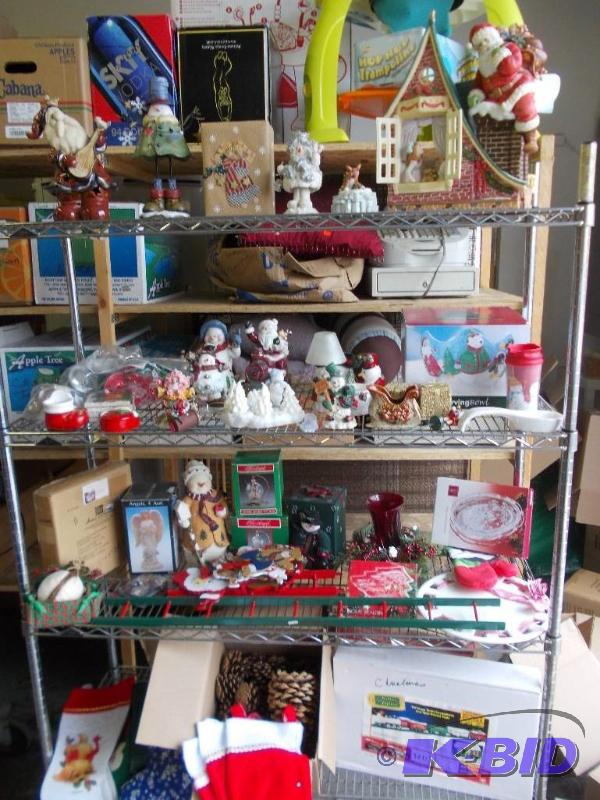 lot 6 image: Large Lot Of Christmas&nbspDecor Musical Tr...