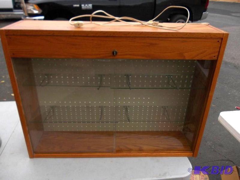 lot 8 image: Lighted Display Cabinet With Glass Shelves &a...