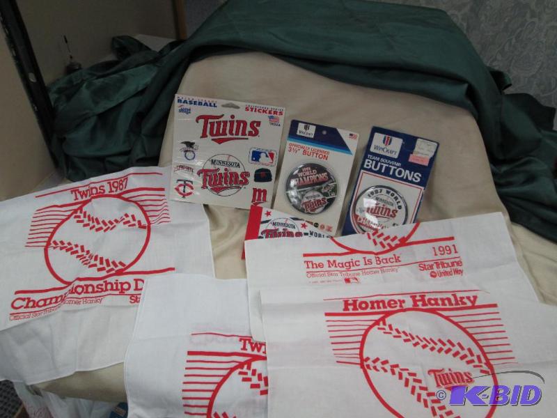 lot 102 image: Team Souvenir Buttons 1987 World Twins Champi...