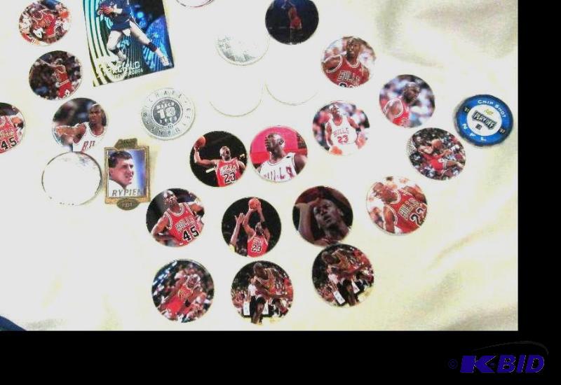lot 11 image: A little box of different player...