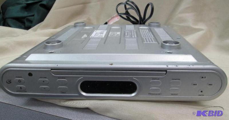 lot 154 image: GPX MP3 Ready under cabinet CDradio-used...