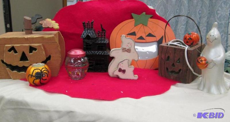 lot 253 image: Qty 8 Ghost-wood box pumpkin face lights-pump...