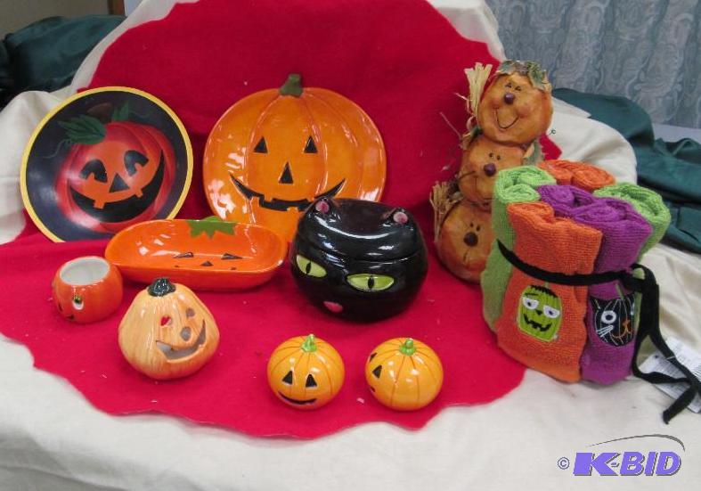 lot 254 image: Pumpkin plate, bowl candy dish cat dish pumpk...