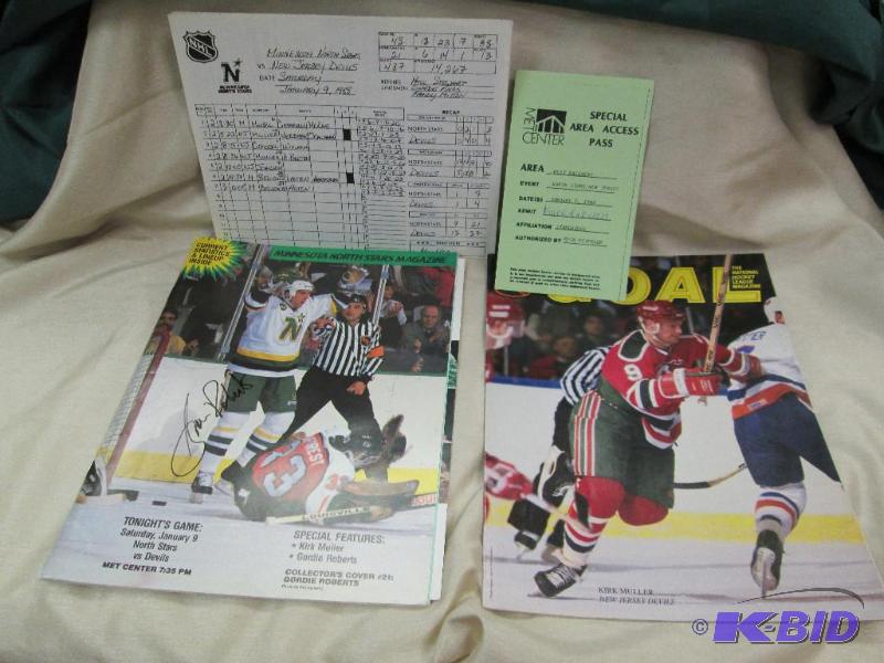 lot 26 image: Minnesota North Stars Magazine Gordie Roberts...