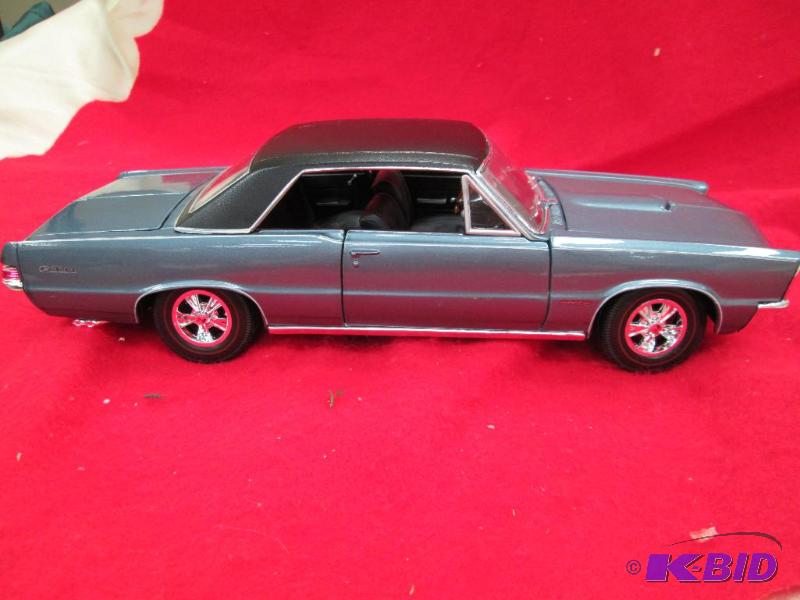 lot 261 image: 1965 Pontiac GTO scale 116...