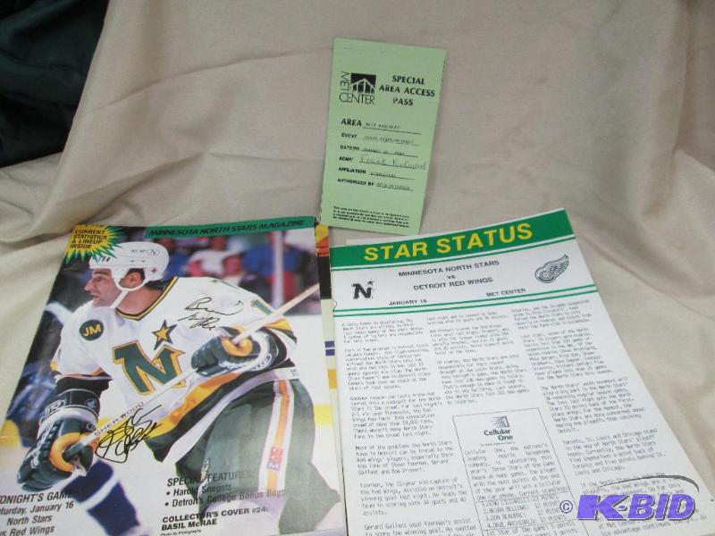 lot 32 image: Minnesota North Stars Magazine autograph maga...