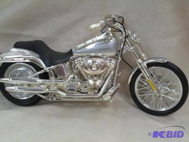lot 66 image: 2004 Dealer exclusive- Haley Davidson...