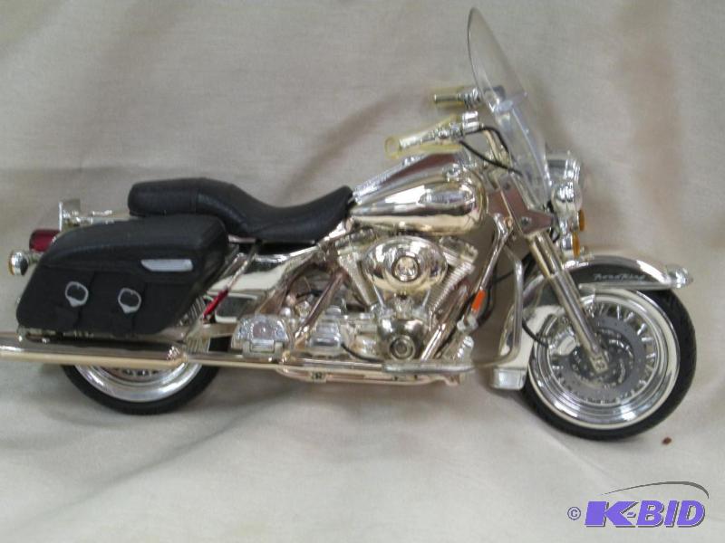 lot 67 image: 2004 Dealer exclusive- Haley Davidson-Road Ki...