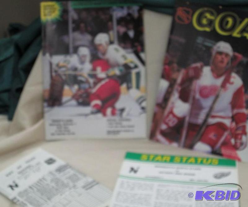 lot 92 image: Minnesota North Stars Magazine, Collectors c...