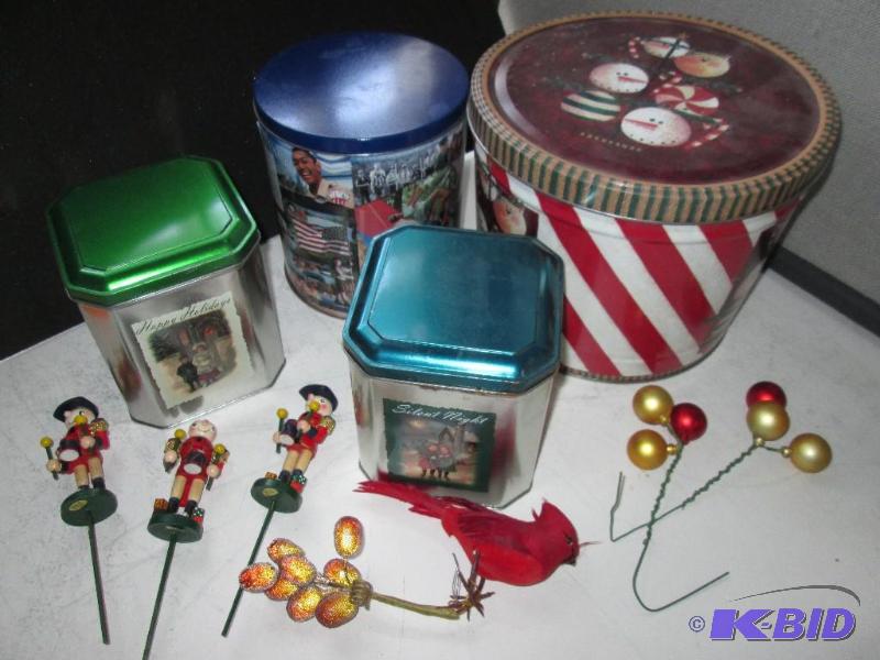 Holiday tins and dcor...