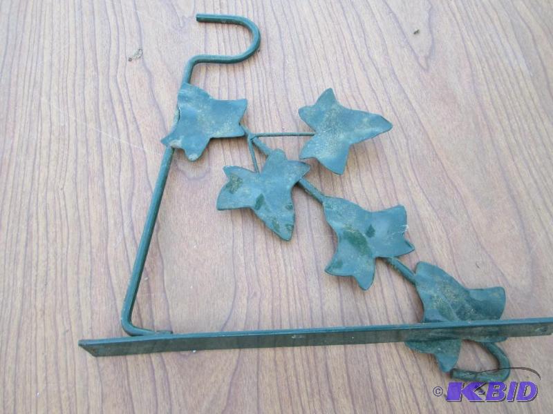 Hanging basket bracket with leaf pattern...