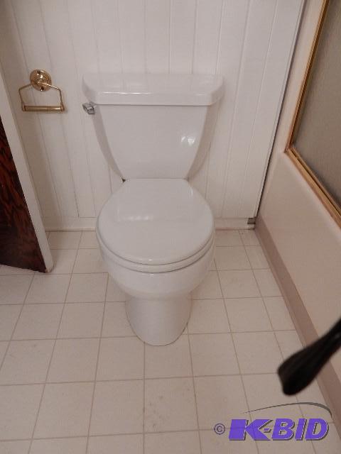 Bathroom Toilet.. Modern and good shape. You ...
