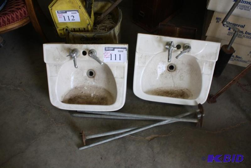lot 111 image: Vintage Sinks from Chisago County 4-H Barn