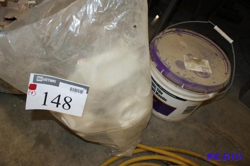 lot 148 image: Miscellaneous Bags of Construction Materials