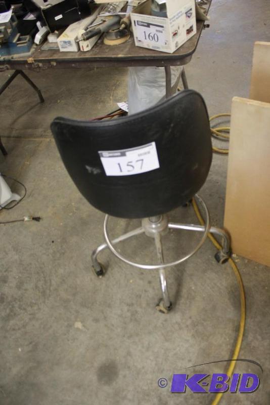 lot 157 image: Vinyl Chair wStand & Wheels