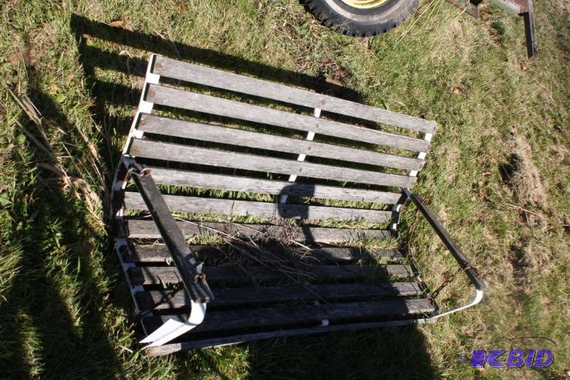 lot 17 image: Swinging Wooden Bench