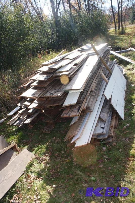 lot 18 image: Vintage Barn Roofing Boards
