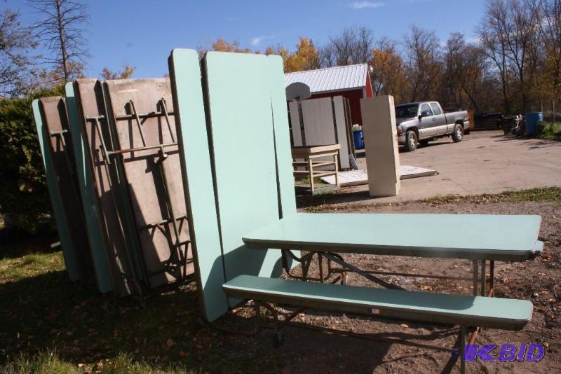 lot 25 image: Bi-Fold Picnic Tables