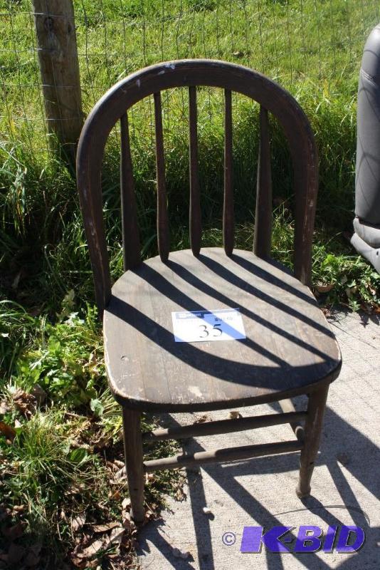 lot 35 image: Vintage Oak Wooden Chair