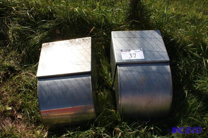 lot 37 image: Metal Storage Unit