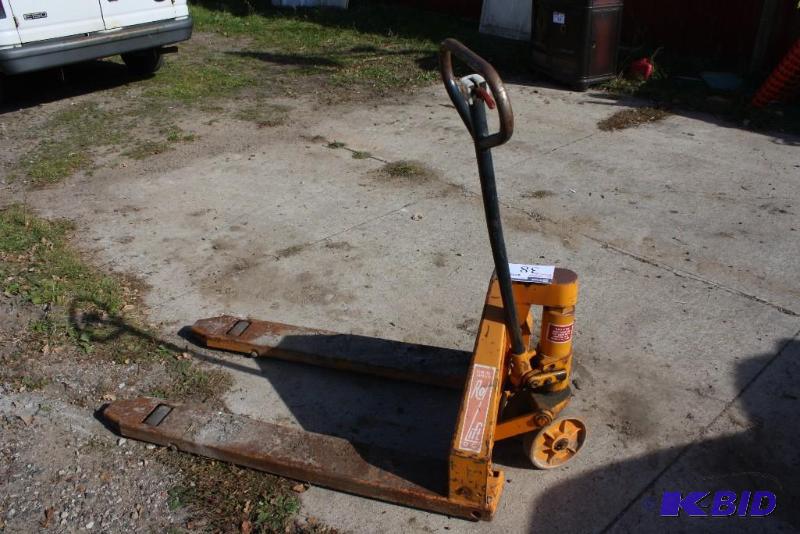 lot 38 image: Non-Operational Hydraulic Pallet Jack