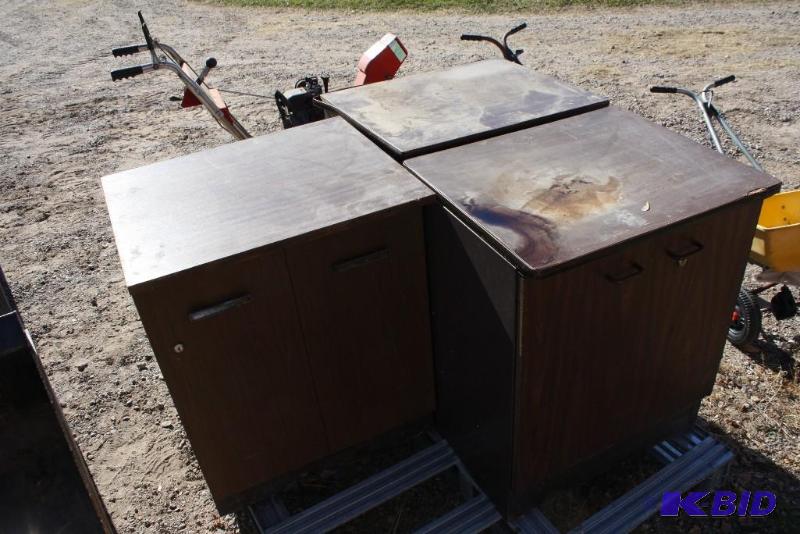 lot 42 image: Metal Storage Units