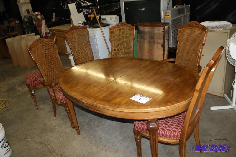 lot 5 image: Wooden Table wChairs