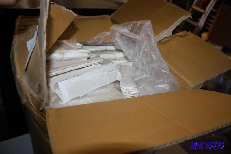 lot 66 image: Box of Wooden Ice Cream Spoons