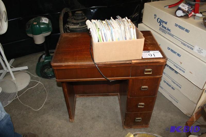 lot 91 image: Vintage Domestic Sewing Machine Cabinet