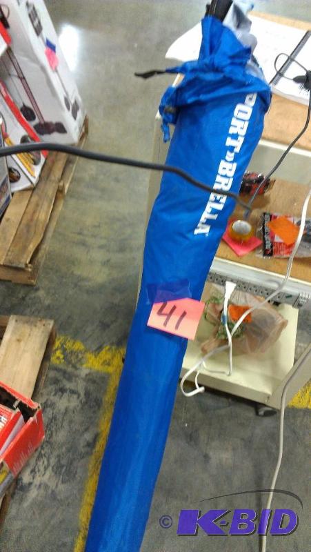 lot 41 image: Sport-Brella 3-second Shelter. 8 feet wide. V...